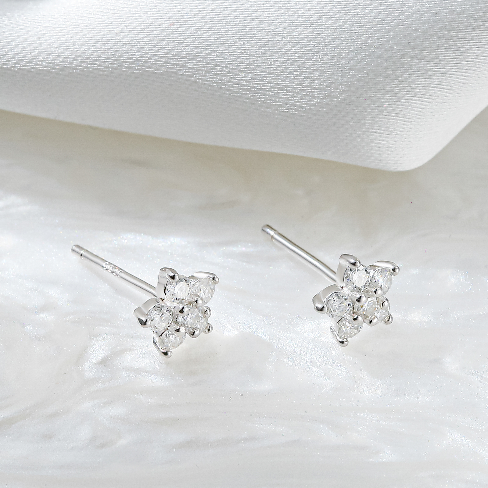 Moissanite-5-Petal-Flower-Earrings-White-Gold-Stud-Earring-for-Women-925-Sterling-Silver-Moissanite-Diamond-3